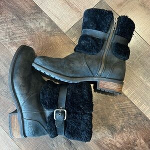 Women’s Ugg Boot Elinge Style. Worn maybe once. Sz 7.